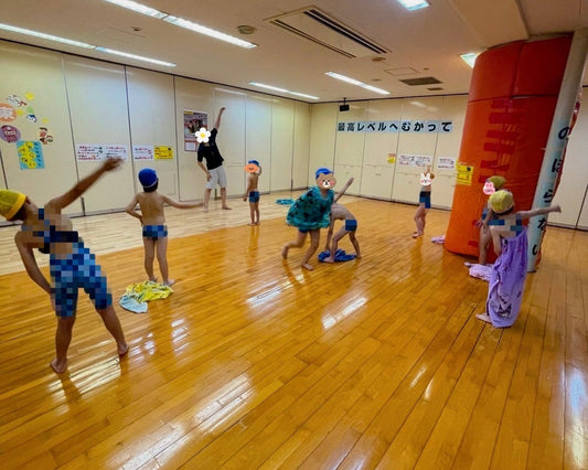 スイミングスクールで検定の日🏊